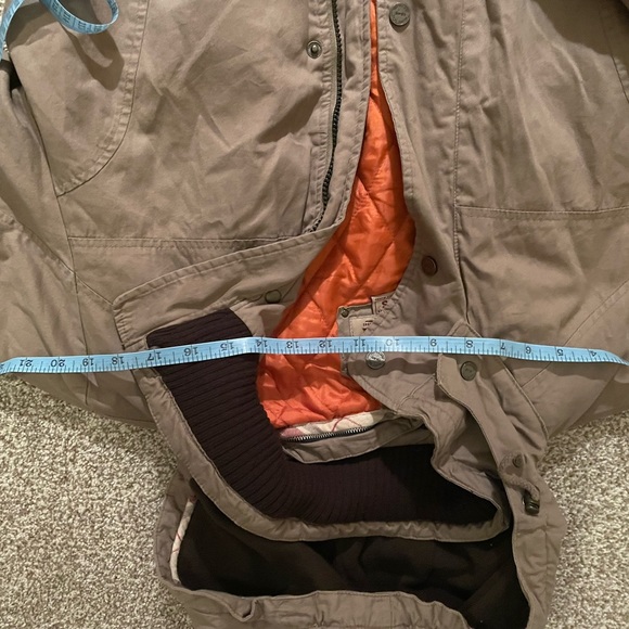 Winter Coat excellent condition. Small but loose - Picture 4 of 6